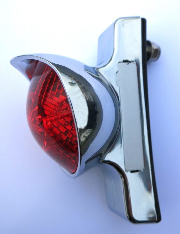 Zadní LED světlo s kulatou, červenou čočkou