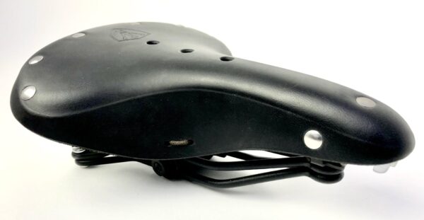 city trekk leather saddle bicycle bike gyes pg 0 scaled